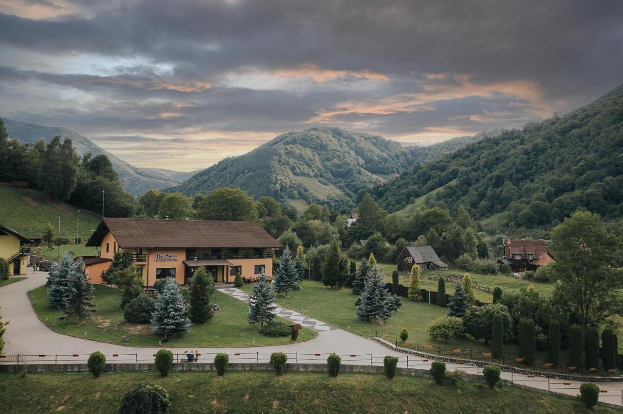 Pensiunea Rau Sadului Exterior foto